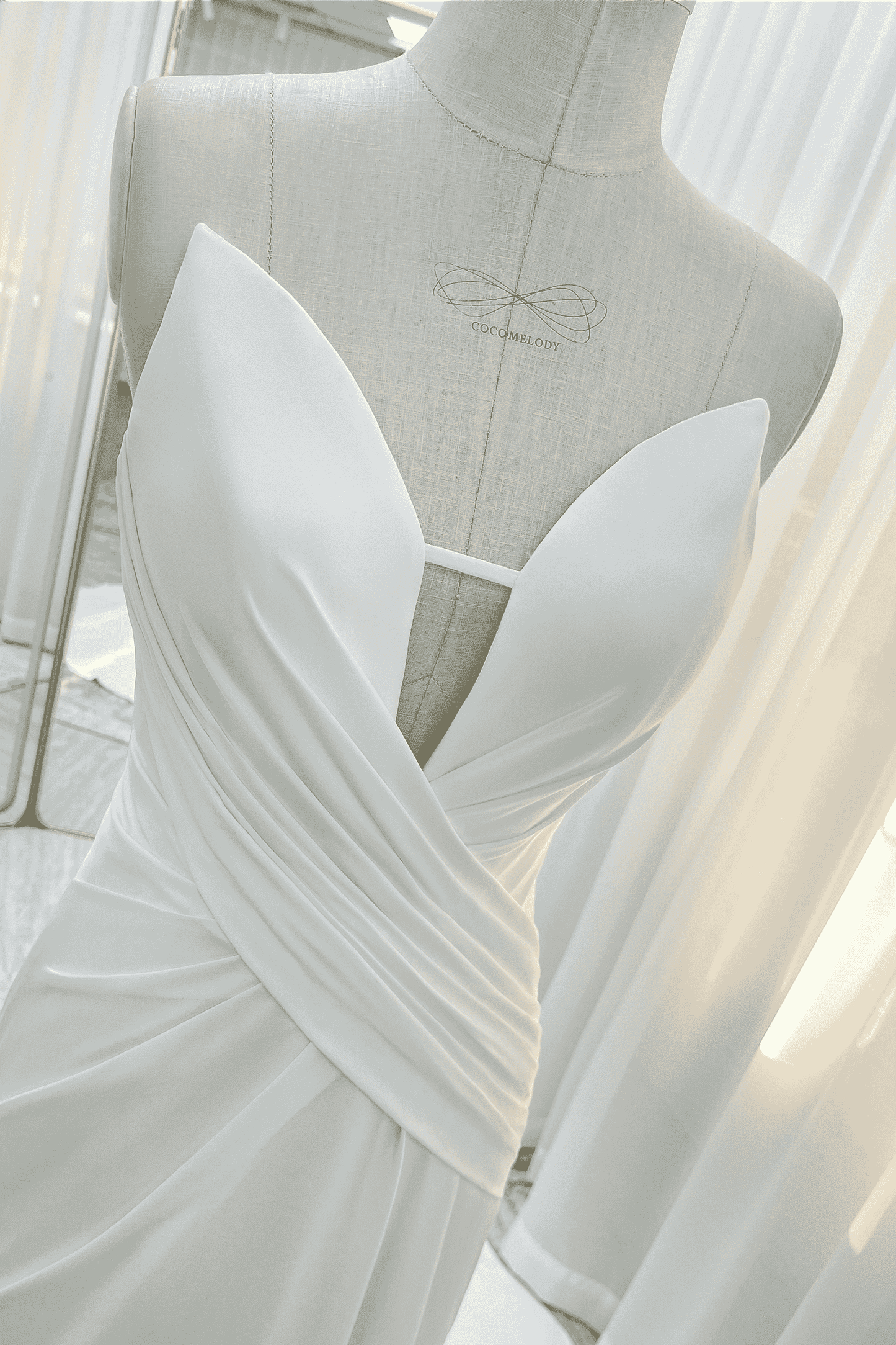 Trumpet-Mermaid Court Train Satin Wedding Dress CW3328