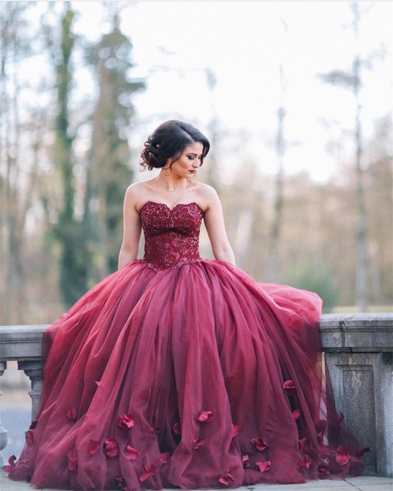 Chic Lace Beading Sweetheart Organza Ball Gowns Quinceanera Dresses