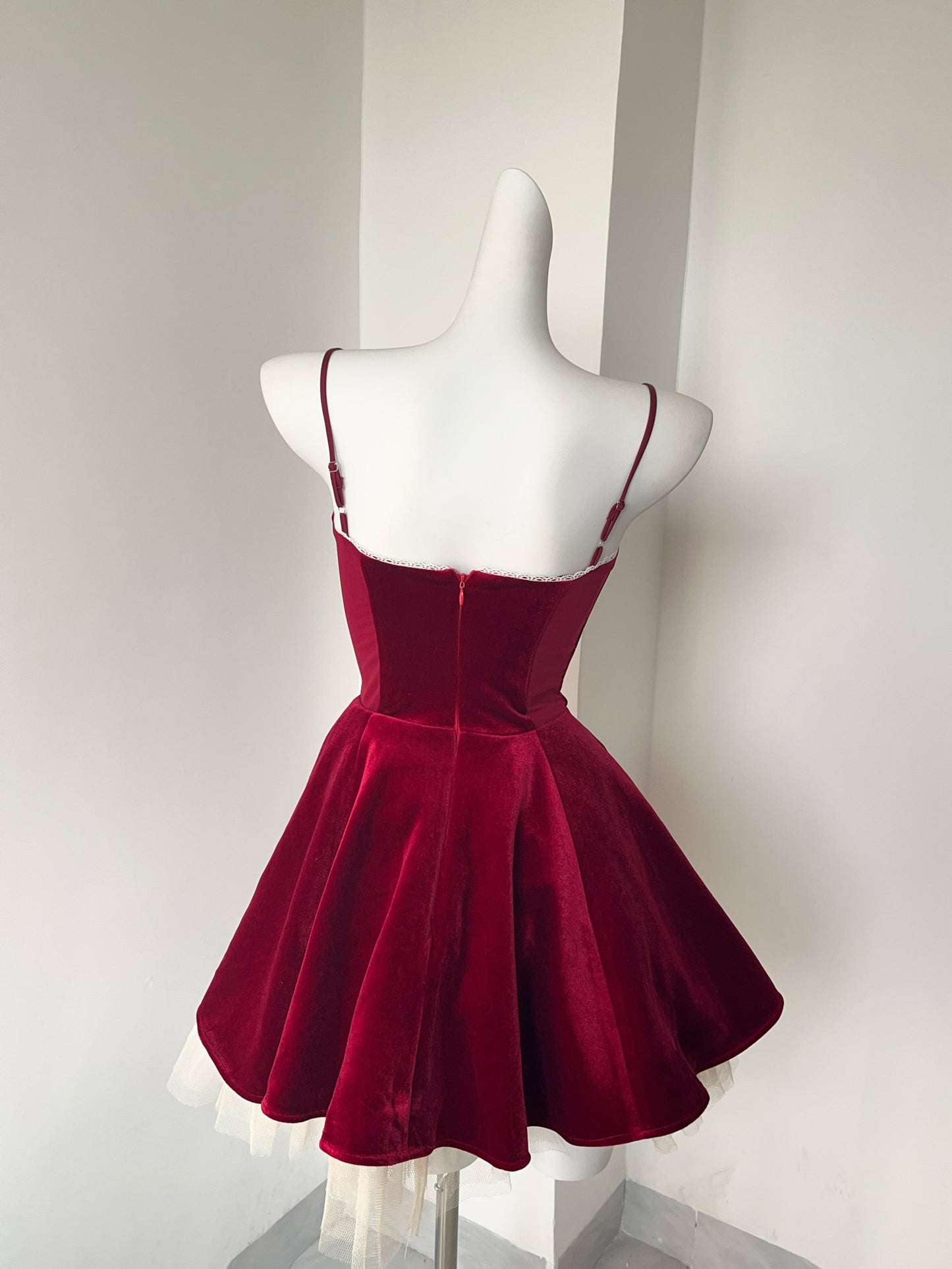 Pretty A line Spaghetti Straps Velvet Formal Homecoming Dresses Short 16th Birthday Outfits Graduation Dress Mini Cocktail Dresses DH2476