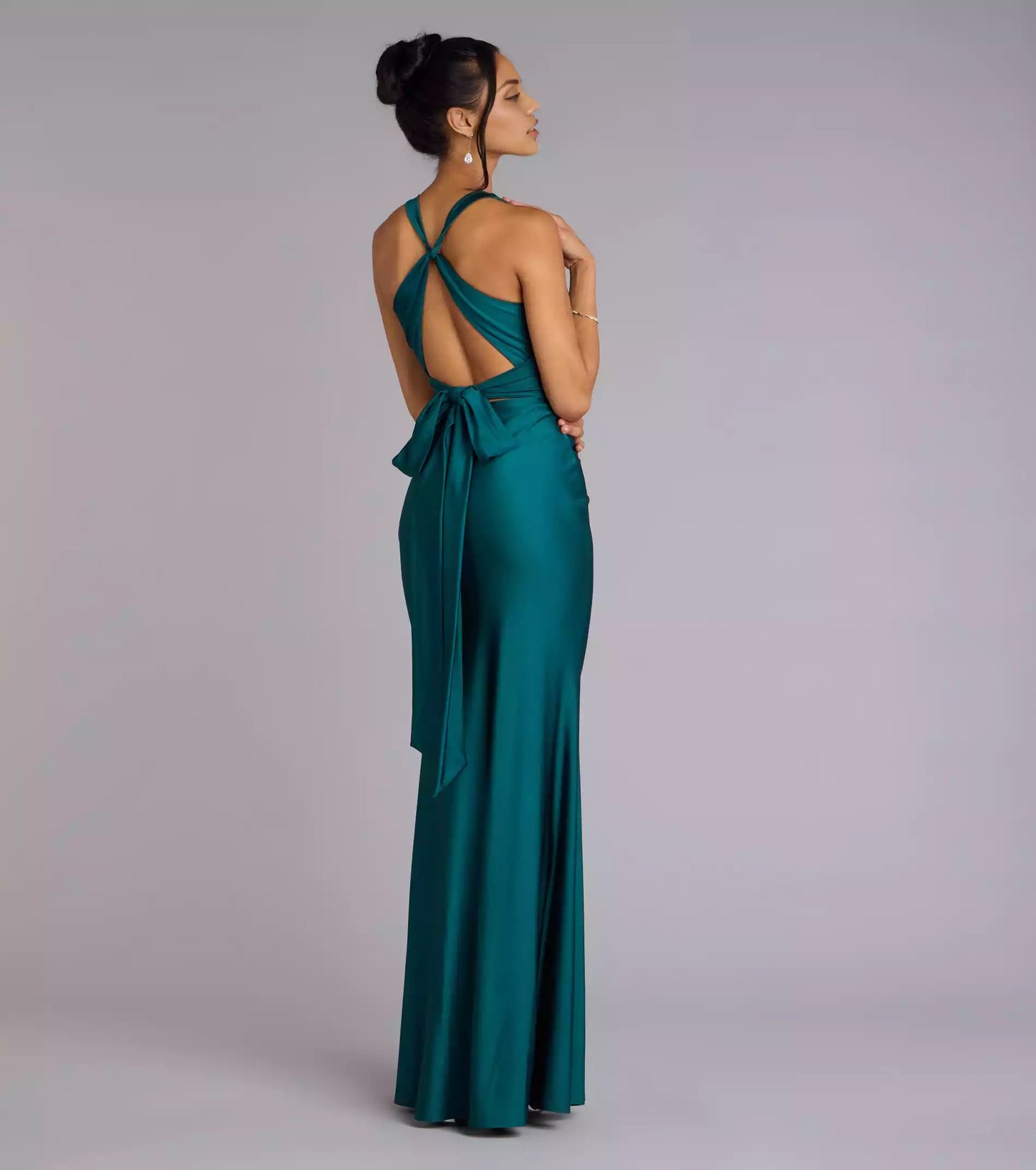 Enchanting smooth knitted fishtail skirt with backless bow, deep V-line outlining graceful figure Prom Dresses