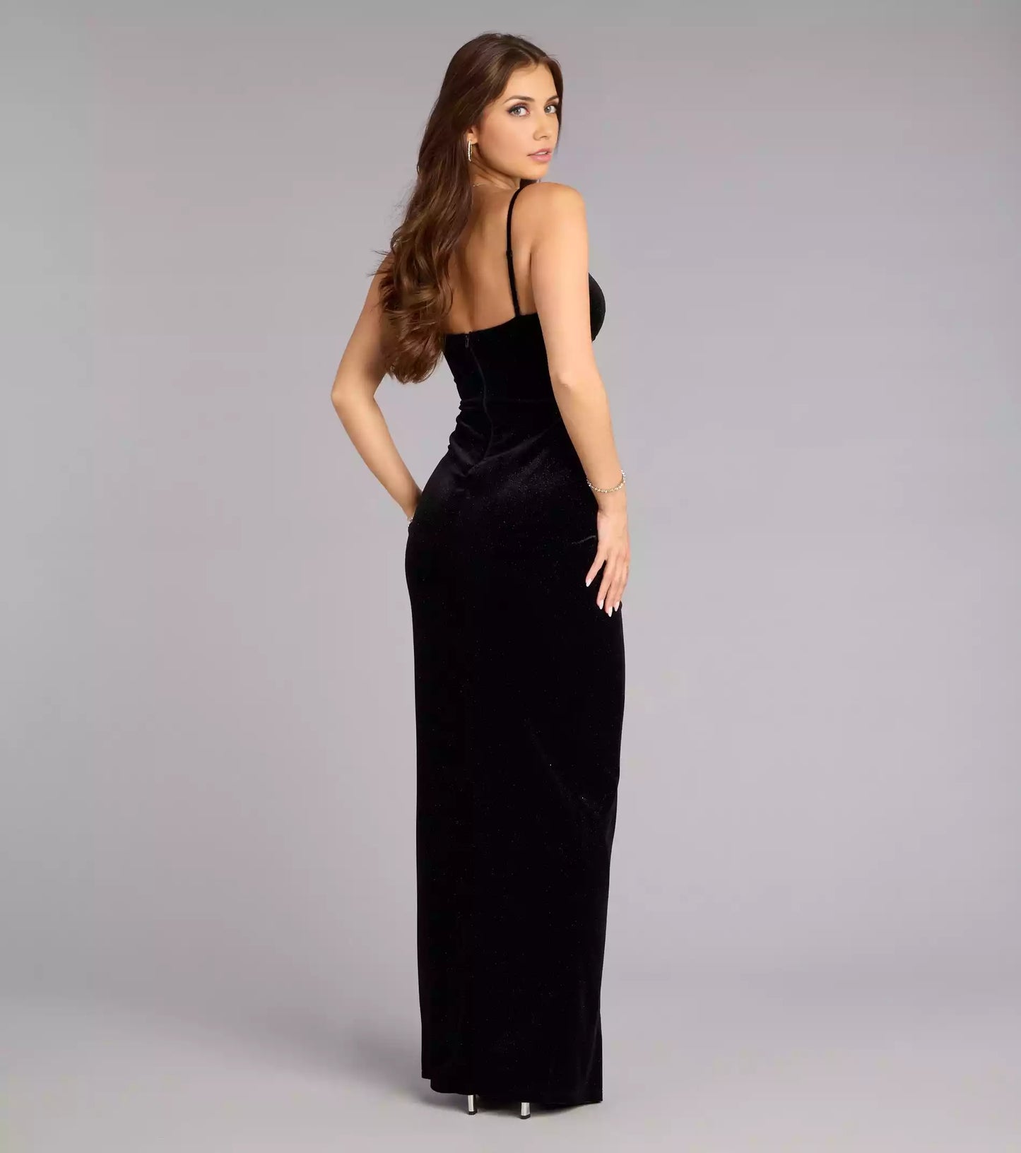 Elegant luxury sparkling velvet heart-shaped neckline with adjustable thin shoulder straps and pleated details at the waist Prom Dresses