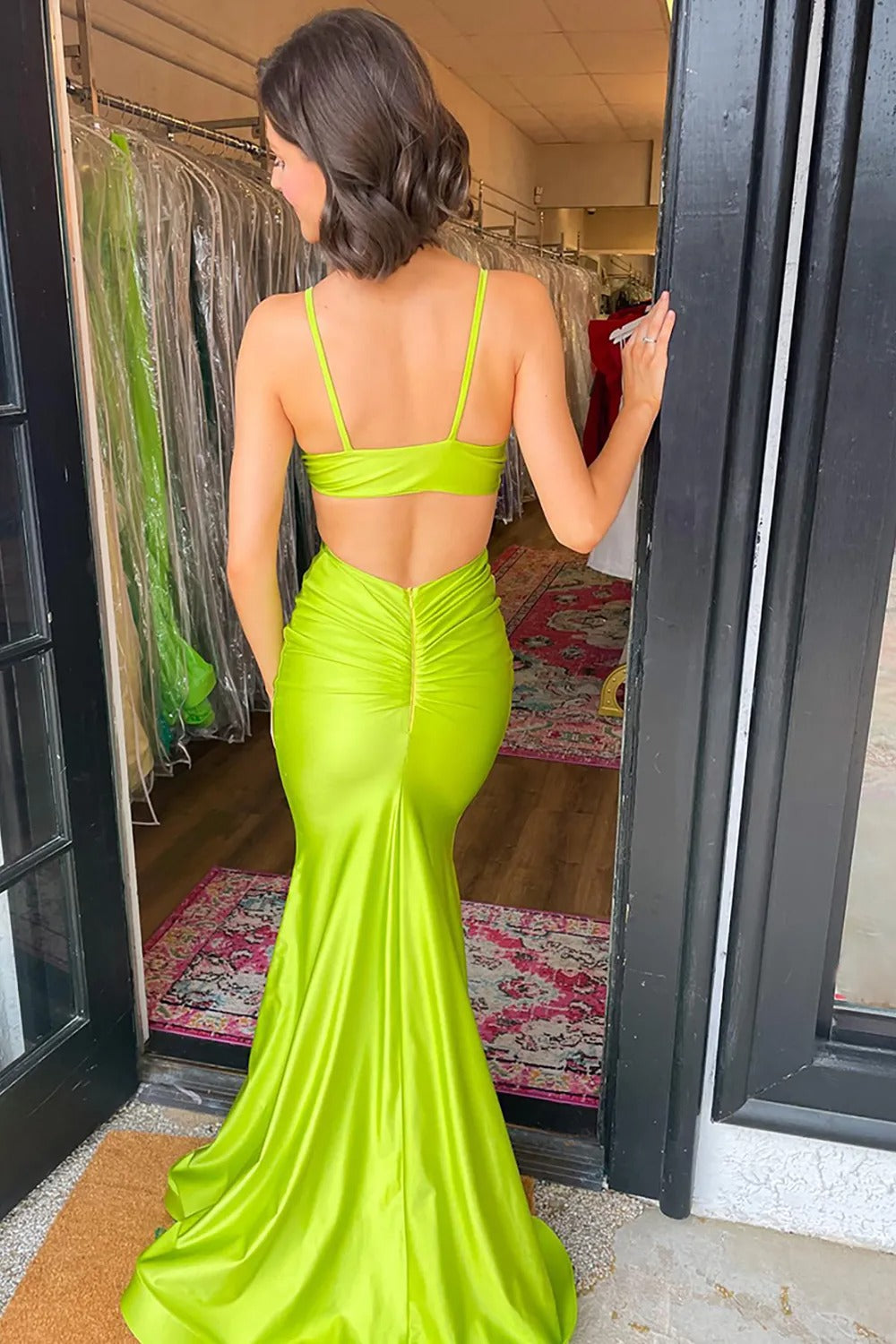 Elegant Red Mermaid Satin Spaghetti Straps Cut-out Long Prom Dress