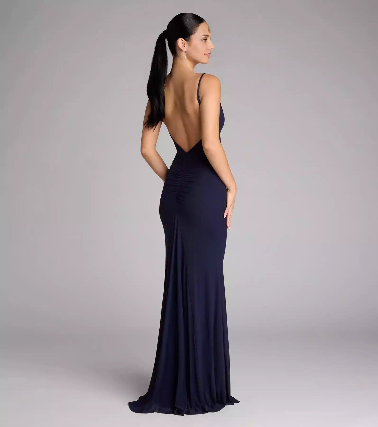 Elegant full-length knitted sleeveless hanging collar with adjustable thin shoulder straps, back pleats and floor mermaid Prom Dresses
