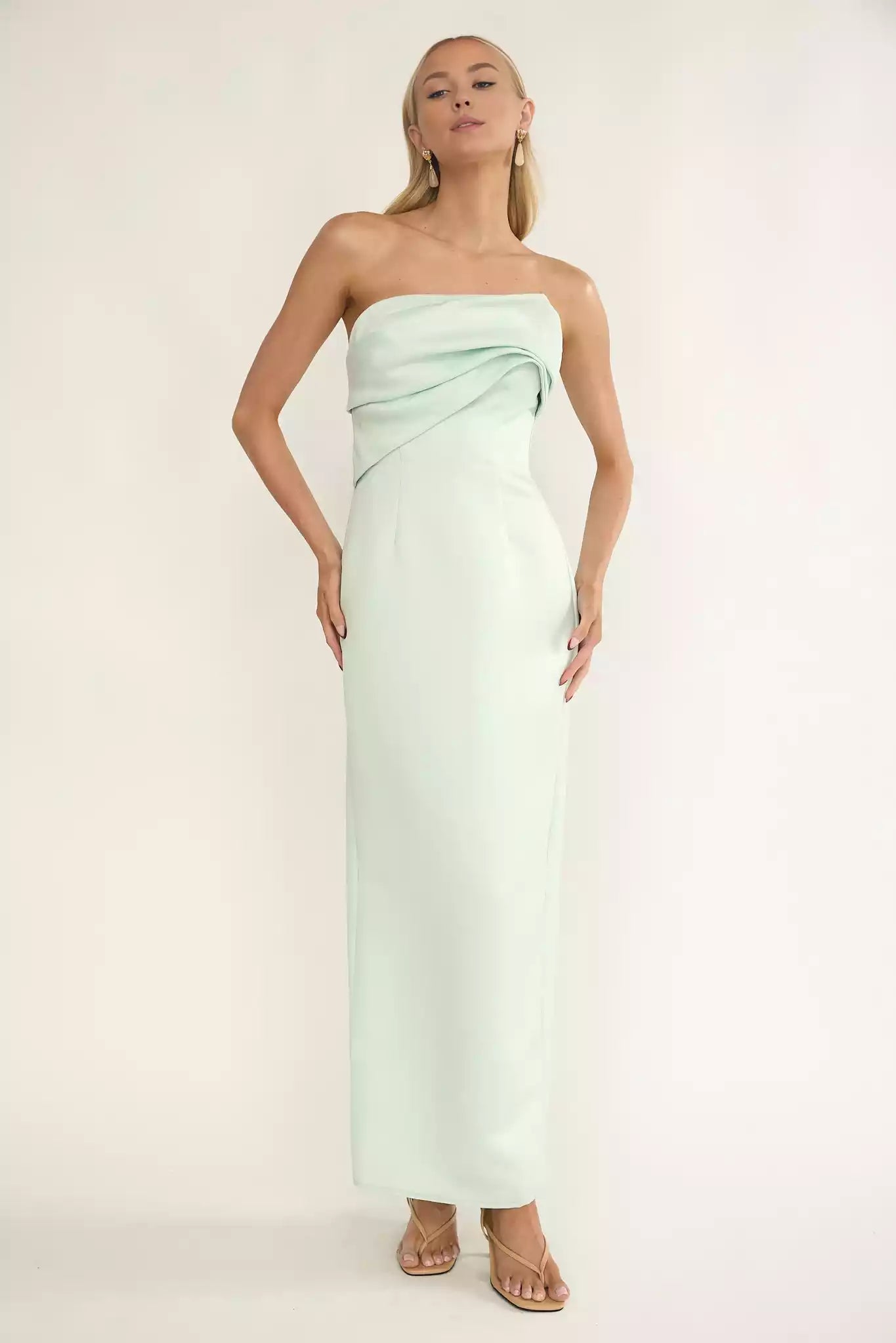 Exquisite lining without shoulder straps, pleated details, back with zipper Prom Dresses