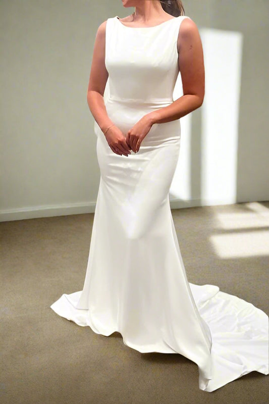 Crew Neck Mermaid Wedding Dress with Ruffle Back