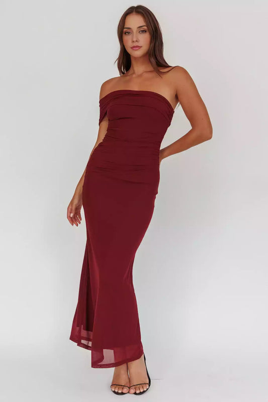 Fashionable single shoulder lining with pleated details at the waist and zippers on the sides Prom Dresses