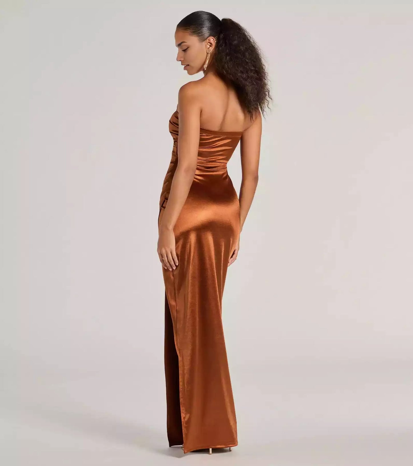 Gorgeous silky satin strapless collar with side pleats sewn high front slit for slim fit and floor Prom Dresses
