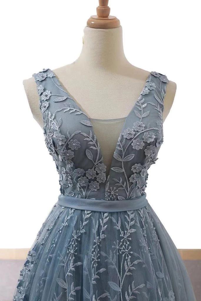V-neck Appliques Lace Wedding Dresses with Chapel Train