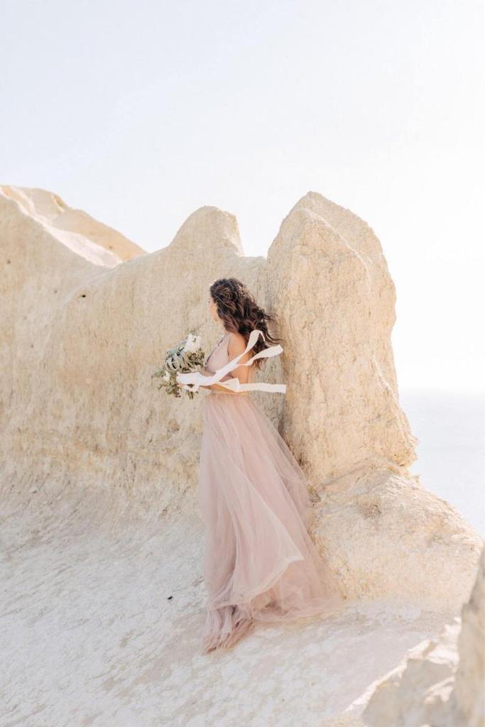 Simple V-neck Tulle Open Back Bridal Gown Beach Wedding Dresses Wholesale