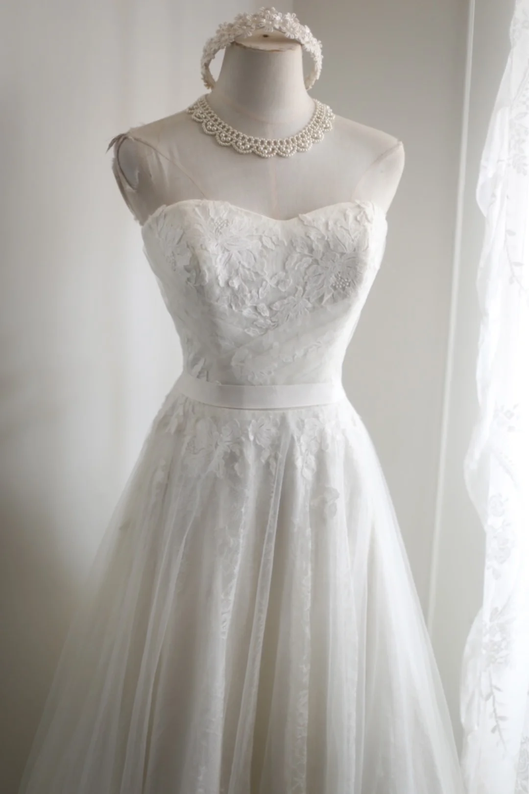 Pretty Off The Shoulder White Tulle Appliques Long Wedding Dress cc3187