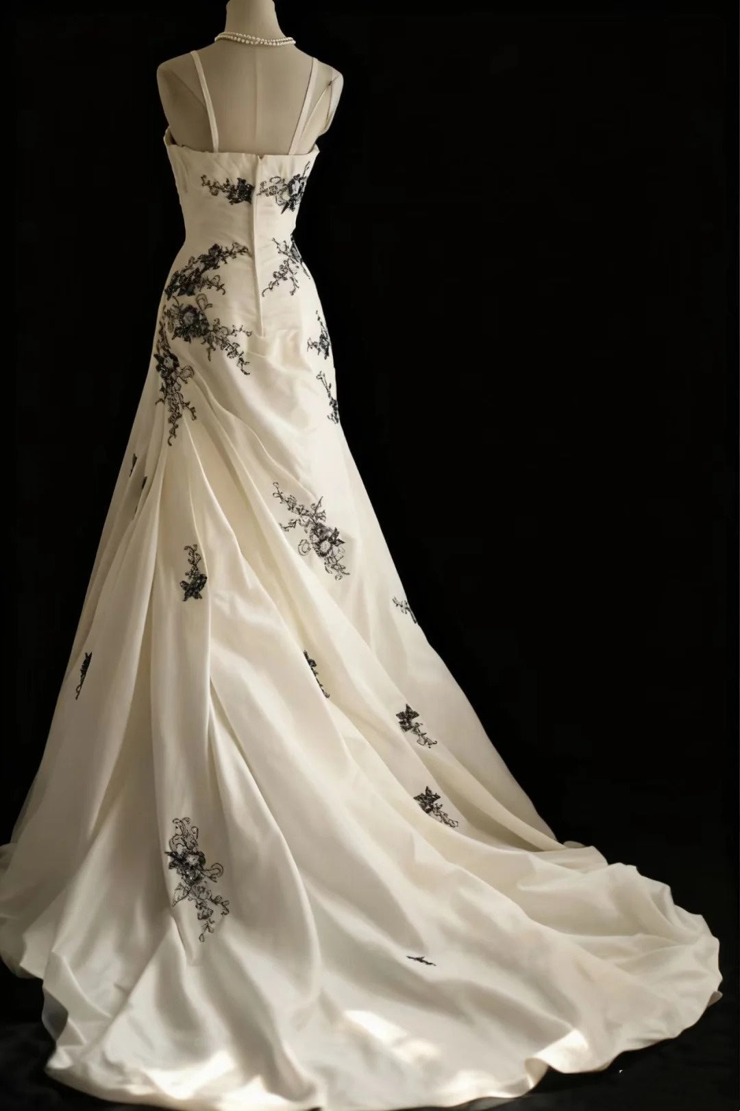 girlhomeshops-wedding dress Sleeveless White Embroidered  tulle  Train A - line dress, Retro Elegant Evening Dress  gh5829