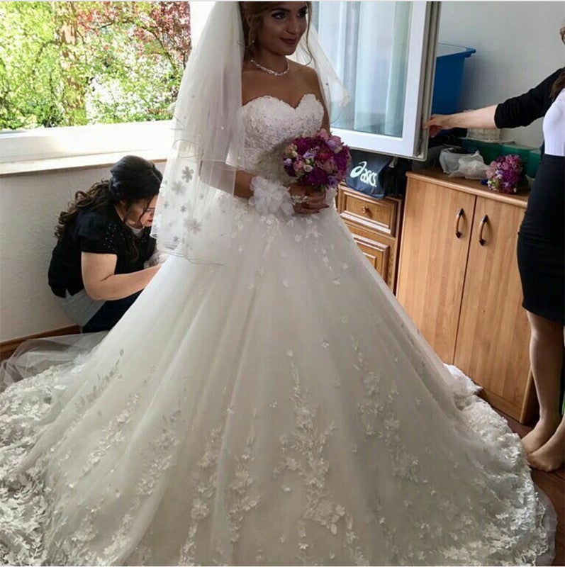 Lace Flowers Sweetheart Tulle Ball Gowns Embroidery Wedding Dresses
