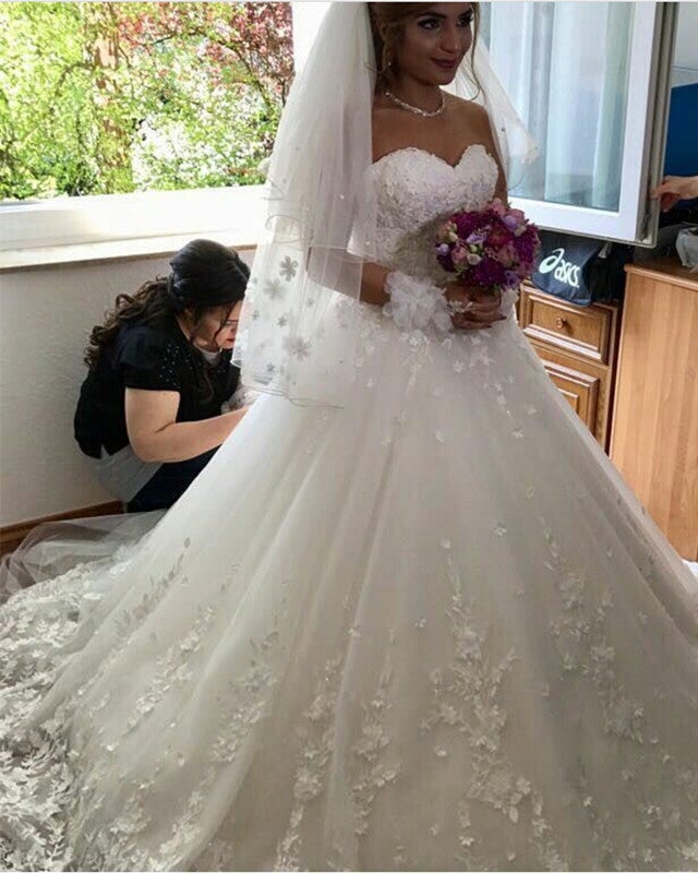 Lace Flowers Sweetheart Tulle Ball Gowns Embroidery Wedding Dresses