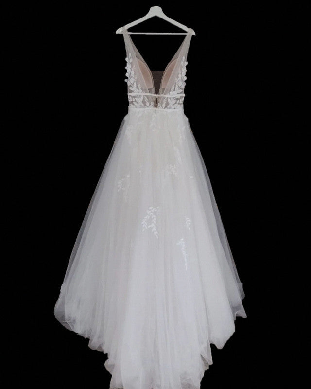 Boho Rustic Wedding Dresses Tulle V Neck Embroidery