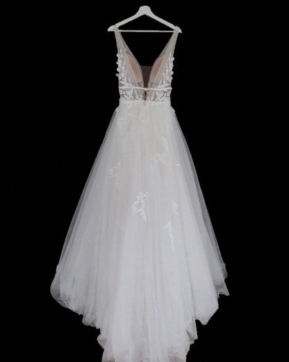 Boho Rustic Wedding Dresses Tulle V Neck Embroidery