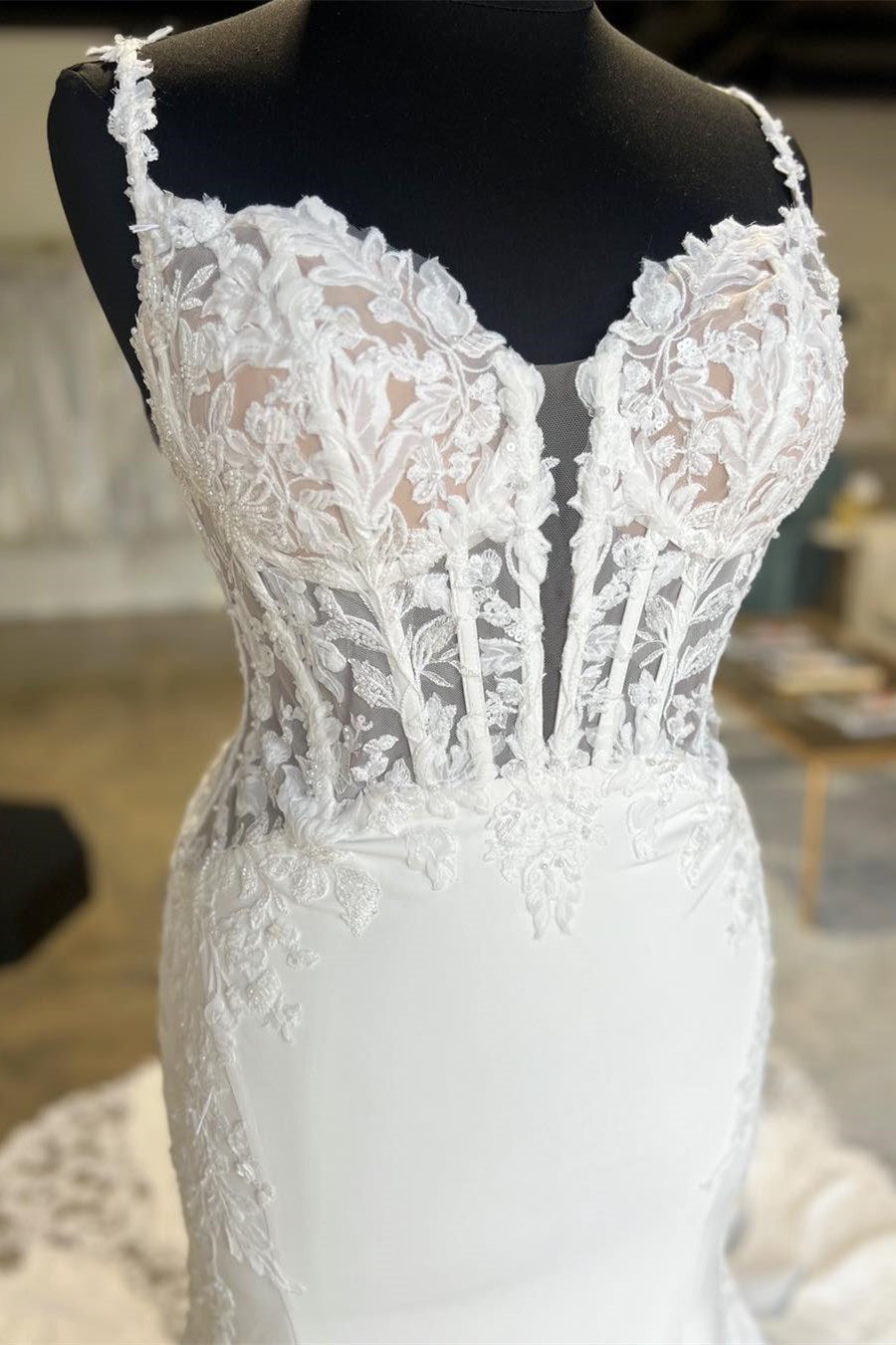 White Appliques Corset Backless Mermaid Long Wedding Dress
