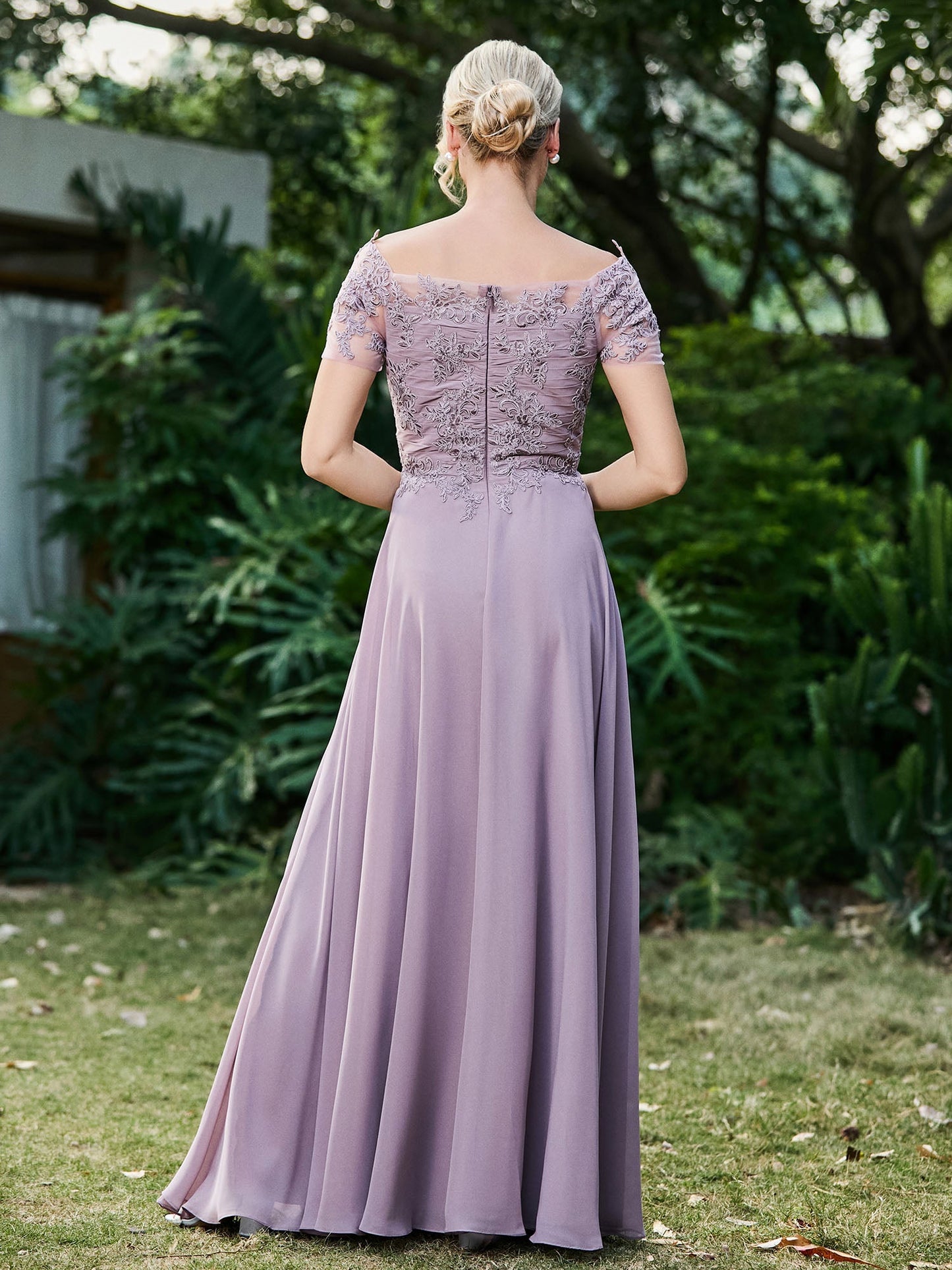 Flower Appliqued Chiffon Dress with Pleated Tahiti