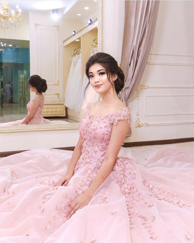 Modest Cap Sleeves Ball Gown Quinceanera Dresses Appliques
