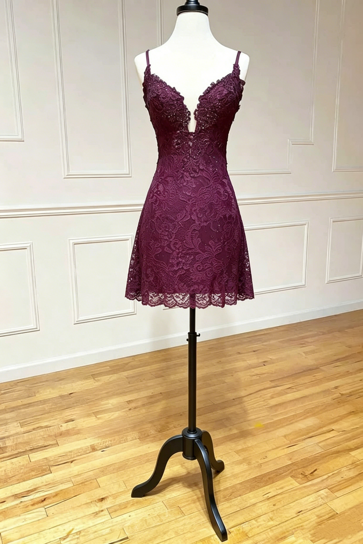 Modest Grape Spaghetti Straps A-Line Lace Appliques Short Homecoming Dress