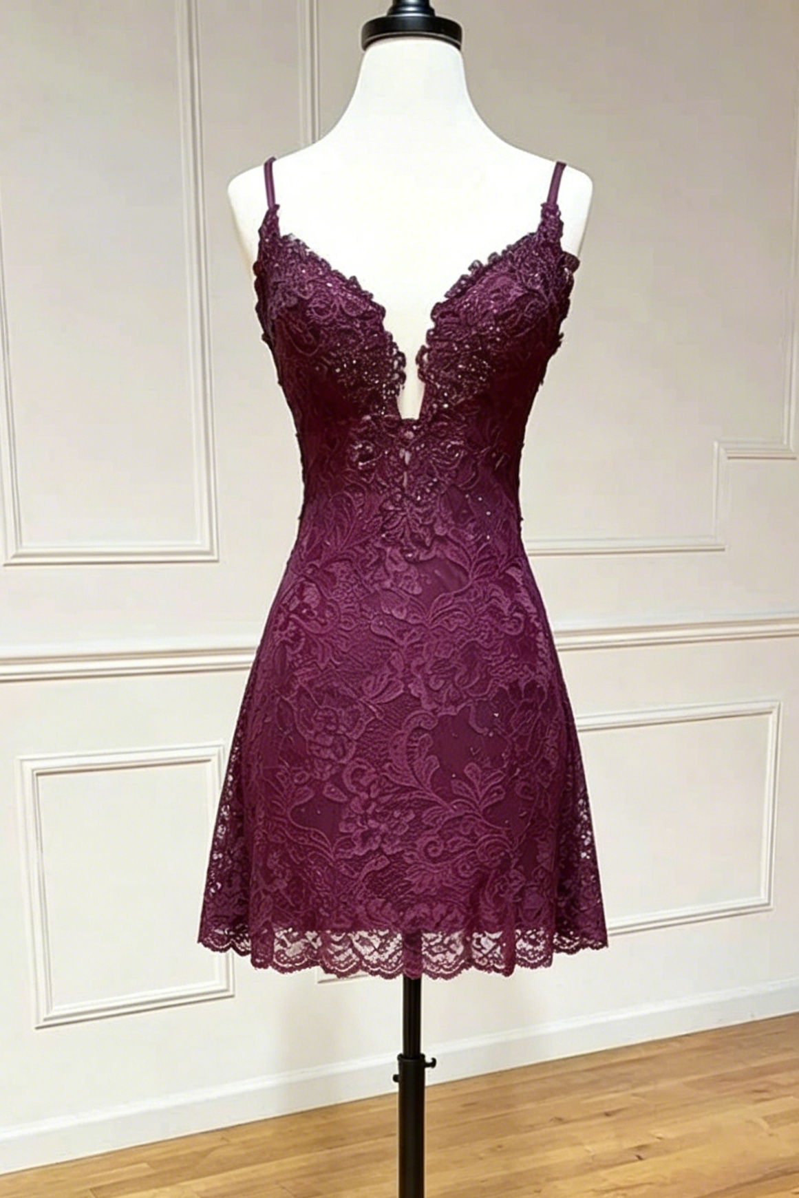 Modest Grape Spaghetti Straps A-Line Lace Appliques Short Homecoming Dress