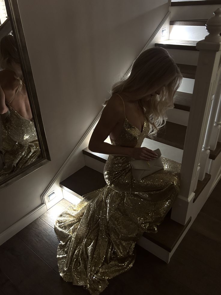 Gorgeous Gold Spaghetti Strap V-Neck Backless Lace-up Mermaid Sequin Train Prom Dress Evening Dress cc5615