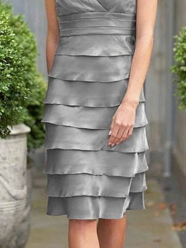 Sheath / Column Mother of the Bride Dress Elegant V Neck Knee Length Lace Taffeta Sleeveless with Tier - RongMoon