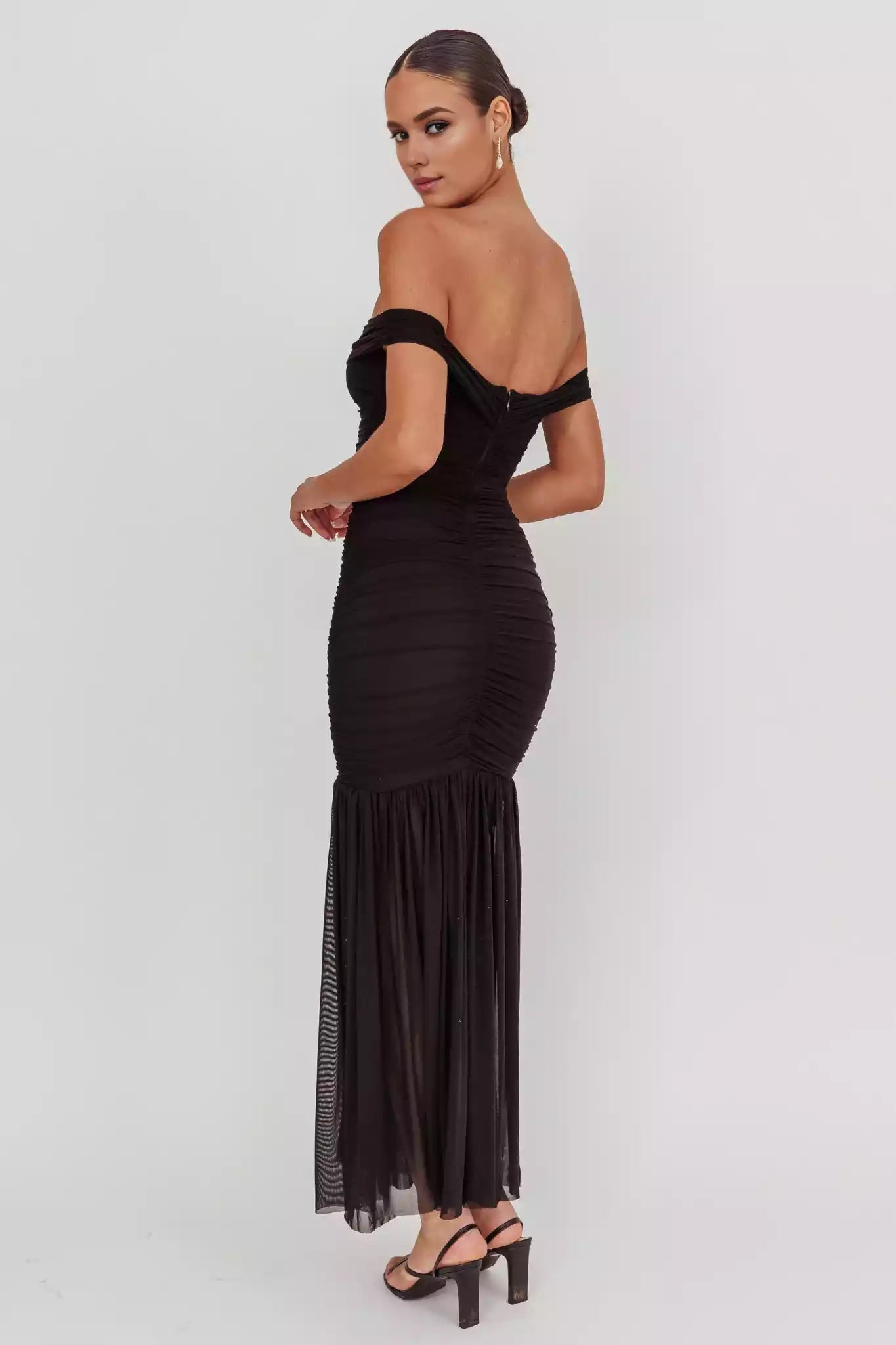 Prom Dresses with eye-catching shoulder length invisible back zipper lining and chest liner