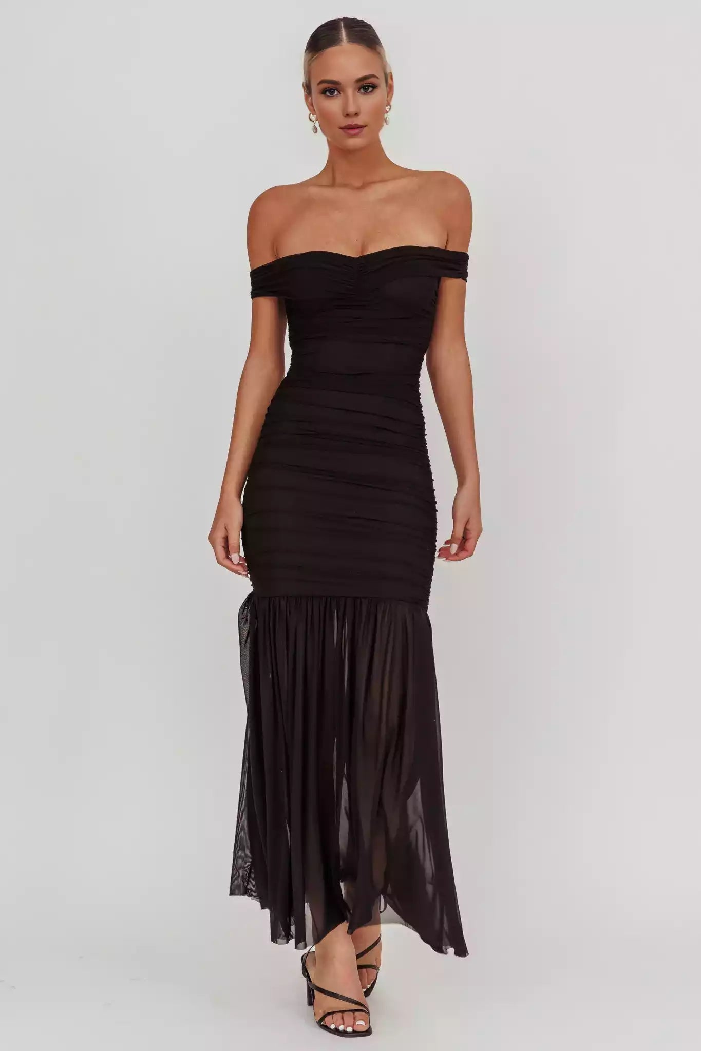 Prom Dresses with eye-catching shoulder length invisible back zipper lining and chest liner