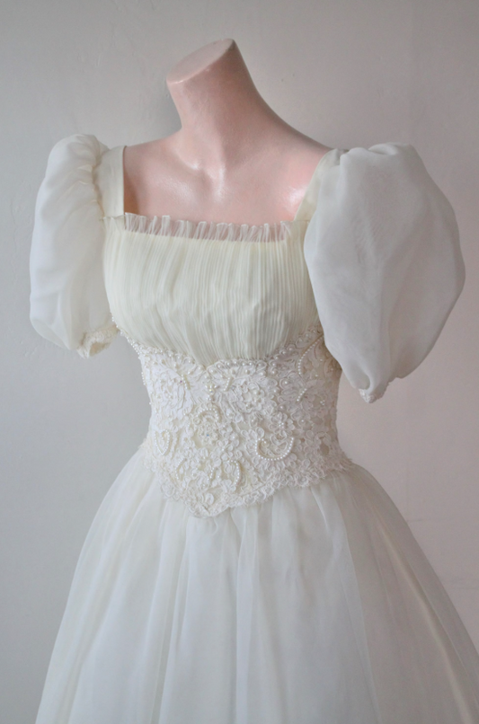Vintage Palace Style Puff-Sleeve Lace Gown | Tulle Waist-Fitted Train Maxi Dress gh6420