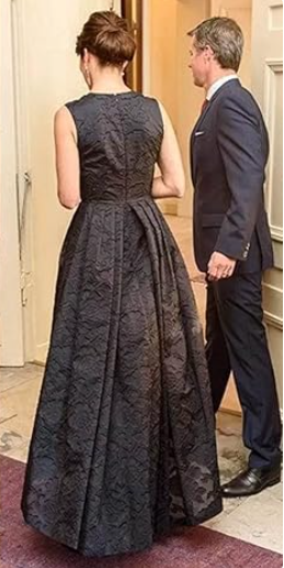 Elegant Black Lace Mother of Bride Dress Sleeveless Evening Gown Simple Formal Dress HZ1024