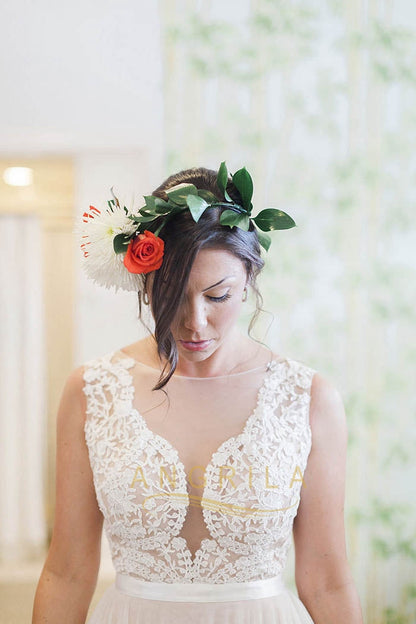 A-Line/Princess Sweep Train Lace Wedding Dress with Appliques Lace