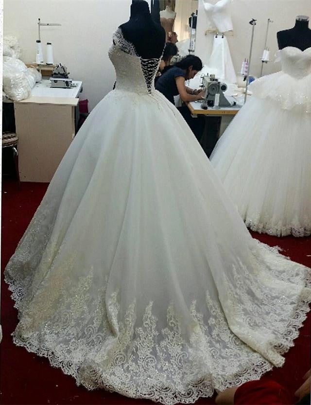 Romantic Lace Ball Gown Wedding Dresses V-neck Off The Shoulder