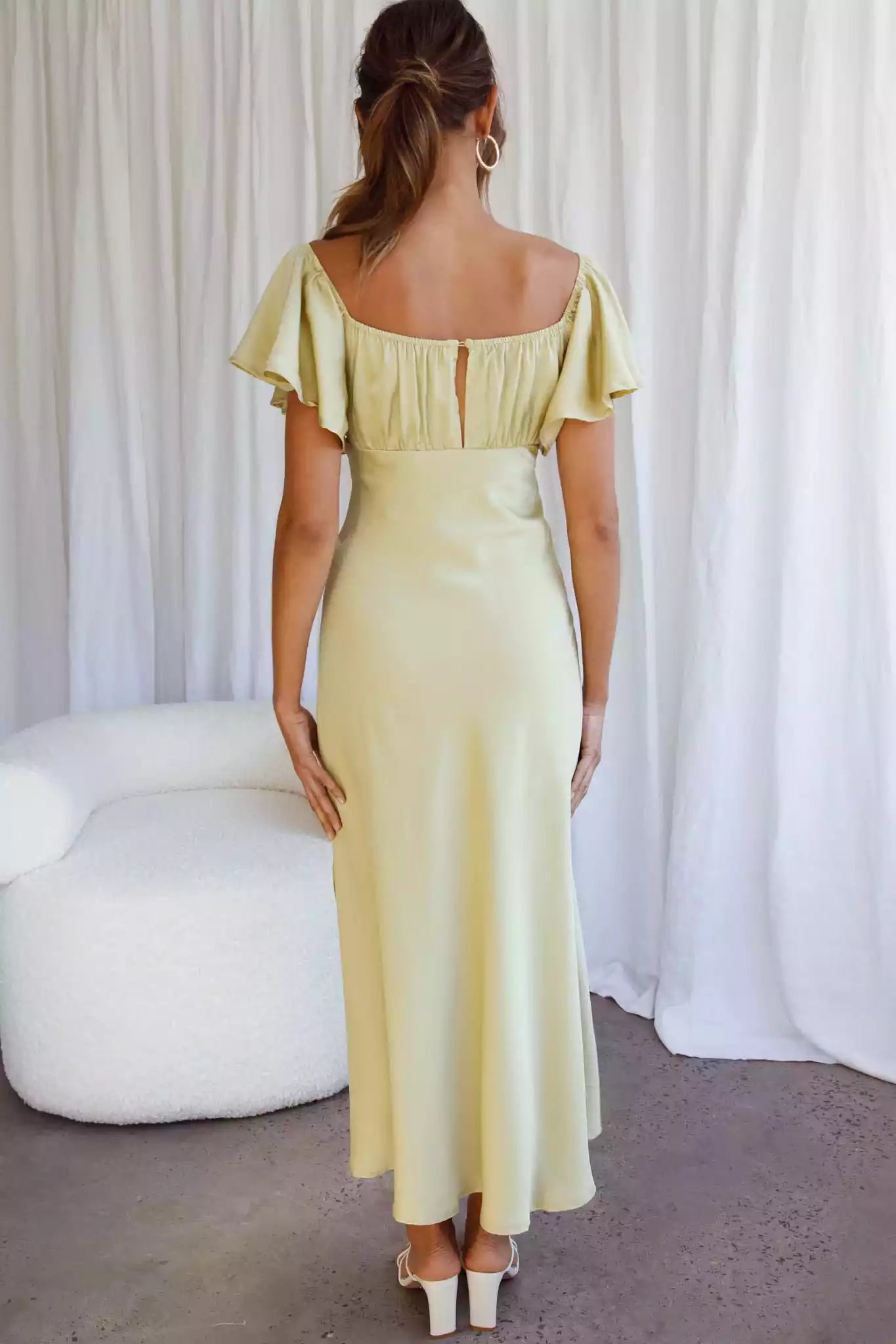 Romantic and elegant ruffle sleeves lined with elastic neckline and shoulder side slit with zipper on the side Prom Dresses