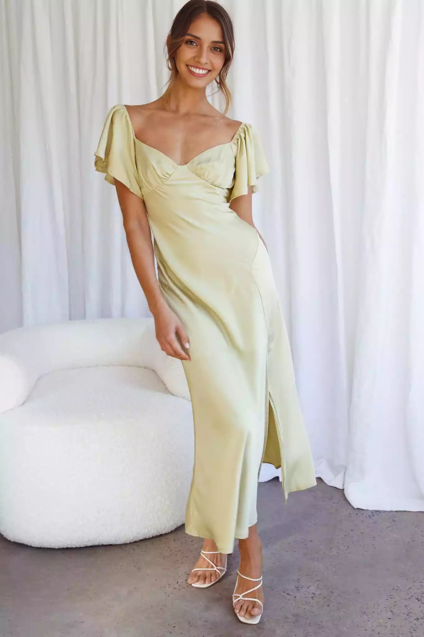 Romantic and elegant ruffle sleeves lined with elastic neckline and shoulder side slit with zipper on the side Prom Dresses