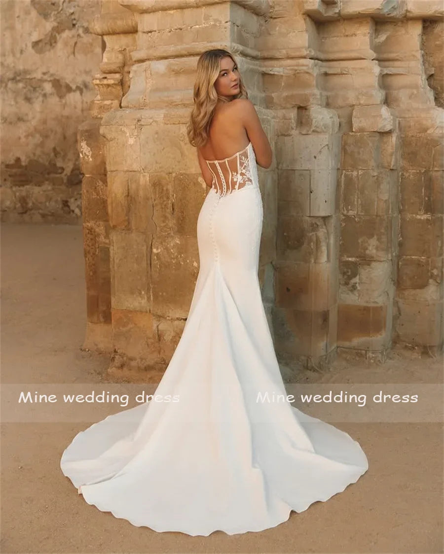 Customized Luxury Strapless Lace Wedding Dress with Zipper