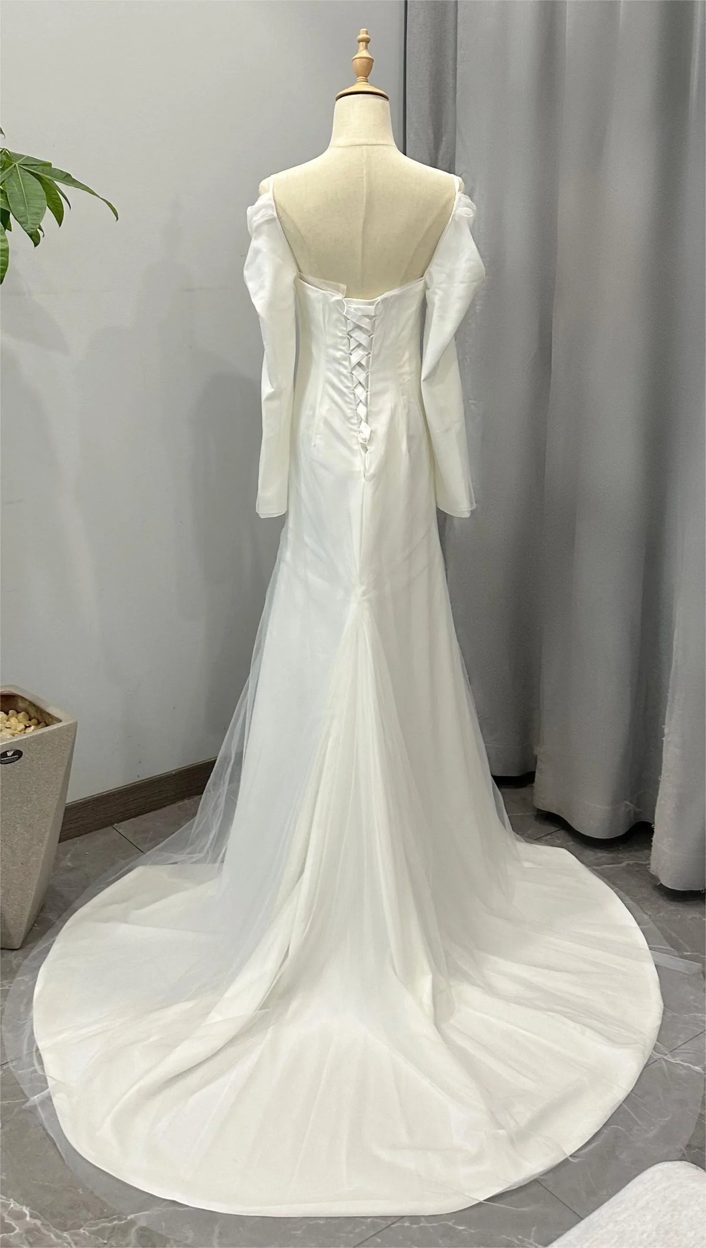 Long Sleeved Light Wedding Dress Elegant Off The Shoulder Mermaid Gown