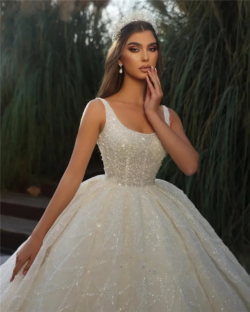 Customized Wedding Dresses Exquisite Bridal Gowns O-Neck Sleeveless Robes Lace Appliques