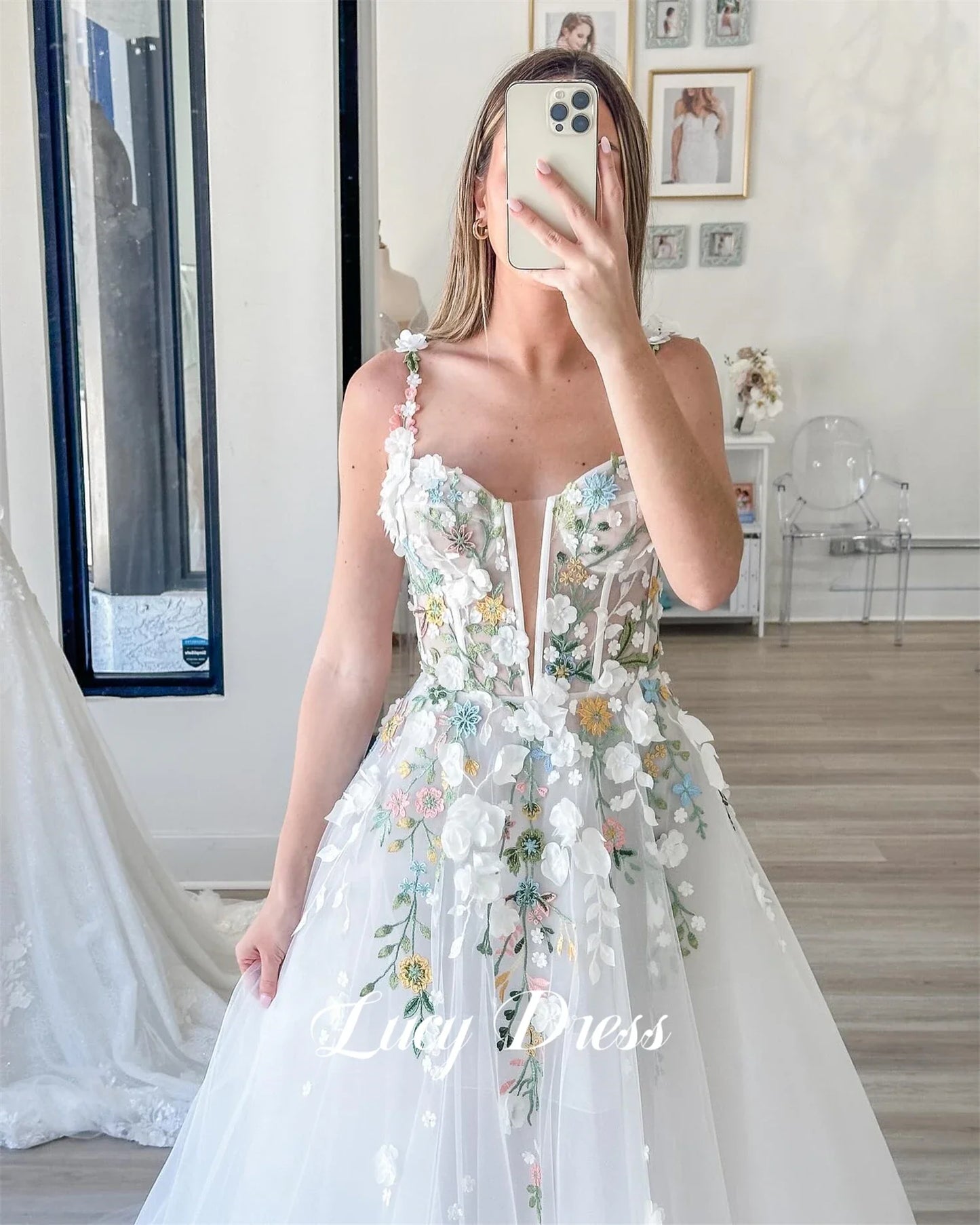 Lucy Customized Womens Dresses Gowns Wedding Dress Flower Decoration