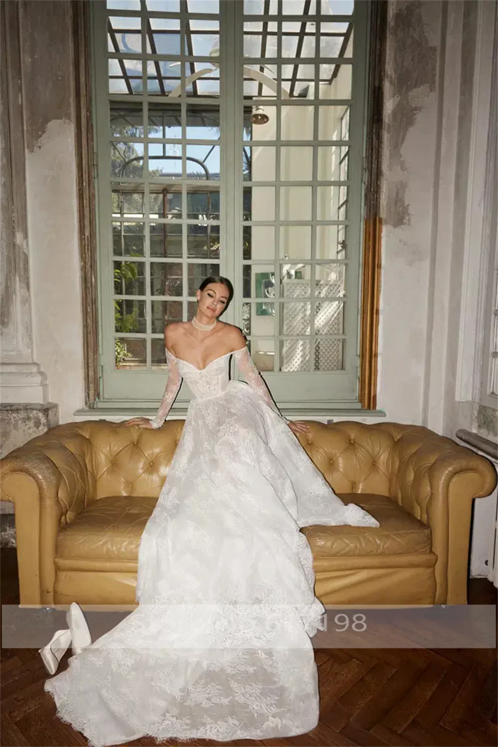 Elegant Off-Shoulder Lace A-line Wedding Dress Backless Gowns