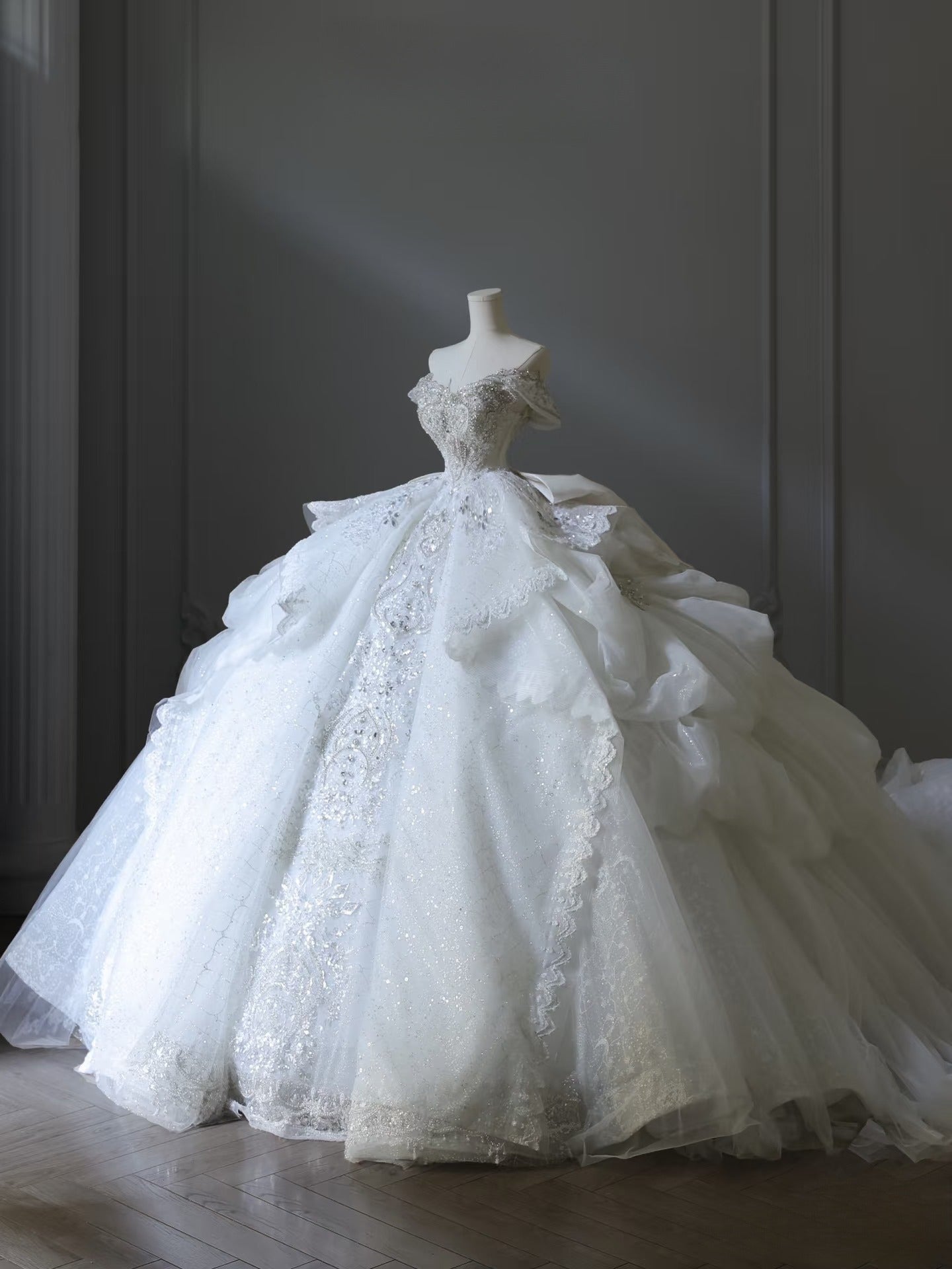 Timeless Ball Gown Off The Shoulder Neckline Tulle Sequin Wedding Dresses Bridal Dress SD2476