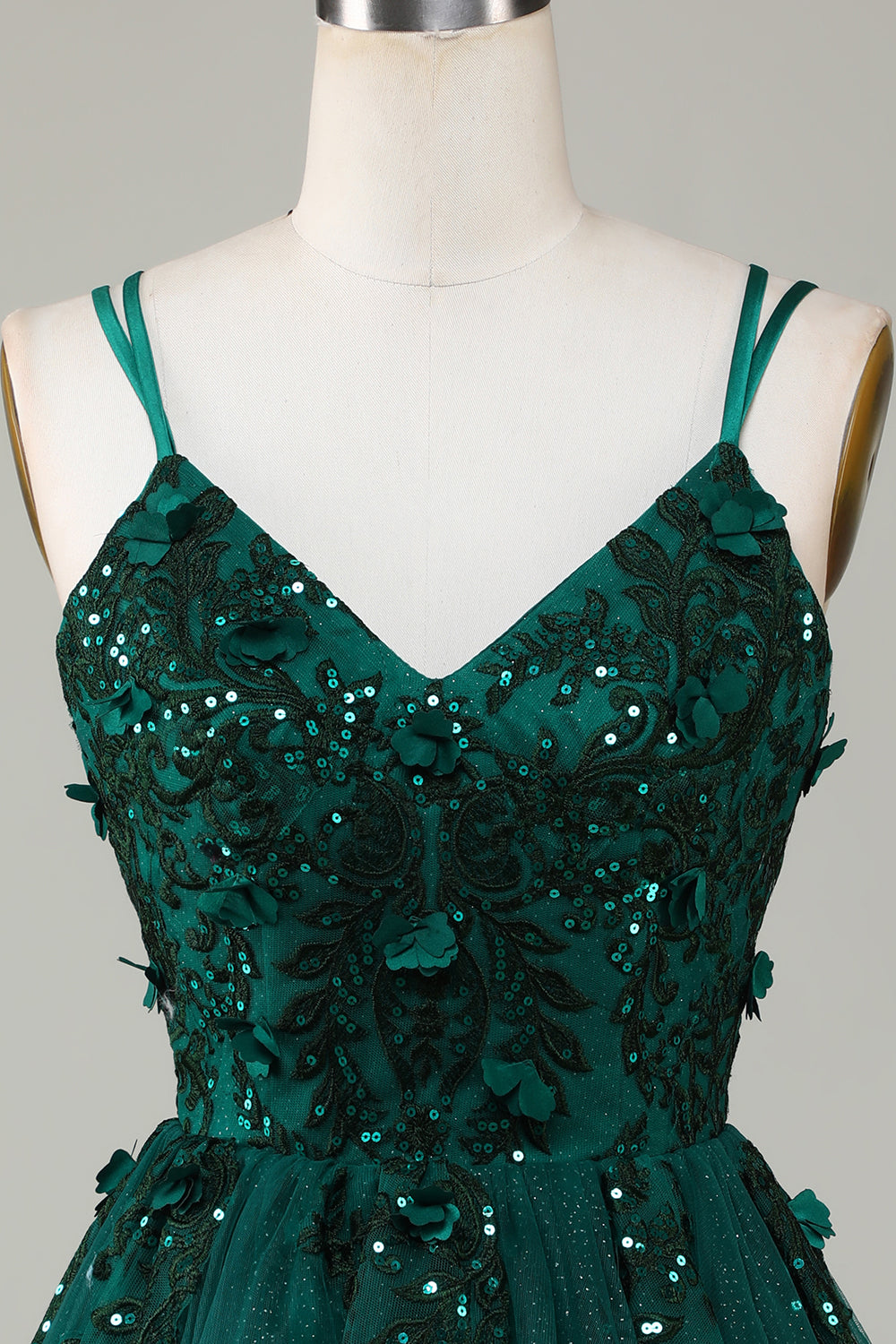 Emerald Green V-Neck A-Line Homecoming Dress with Appliques