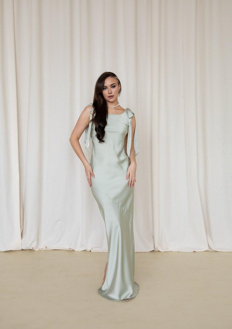 A Simple Long Backless Formal Bridesmaid Dress Suitable For Wedding Themes