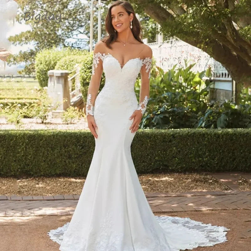 Elegant Sweetheart Mermaid Wedding Dress Long Sleeve Open Back Lace Applique Bridal Gown