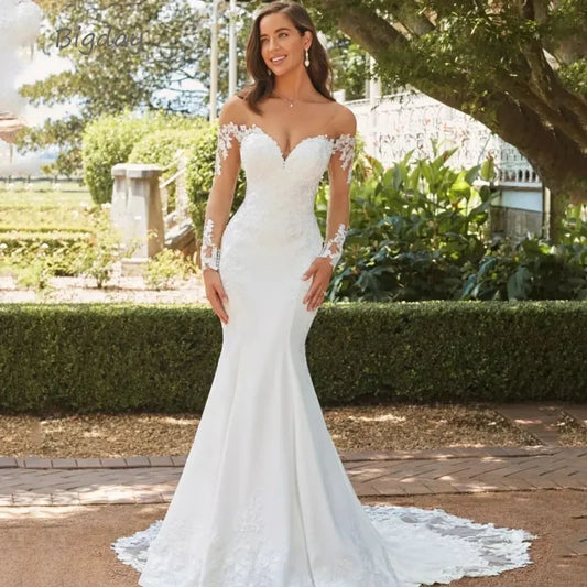 Elegant Sweetheart Mermaid Wedding Dress Long Sleeve Open Back Lace Applique Bridal Gown