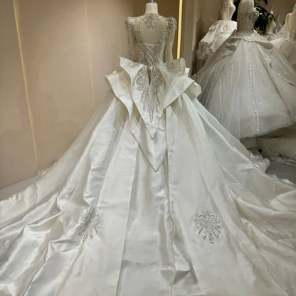 Luxurious Wedding Gown For Women Customized Satin Design