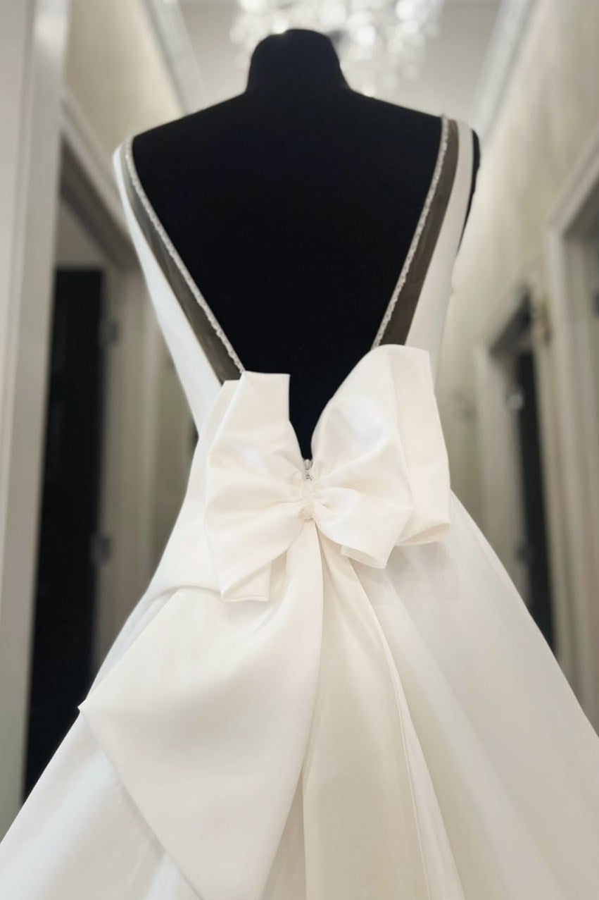 Princess A-Line V-Neck Ivory Wedding Dress with V-Back