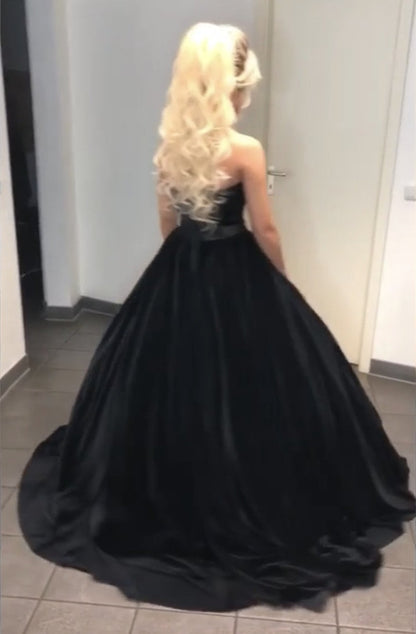 Strapless V-neck Bodice Corset Velvet Wedding Dresses Ball Gowns