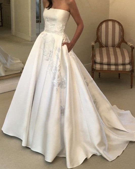 Strapless Lace Embroidery Satin Wedding Dress With Pockets