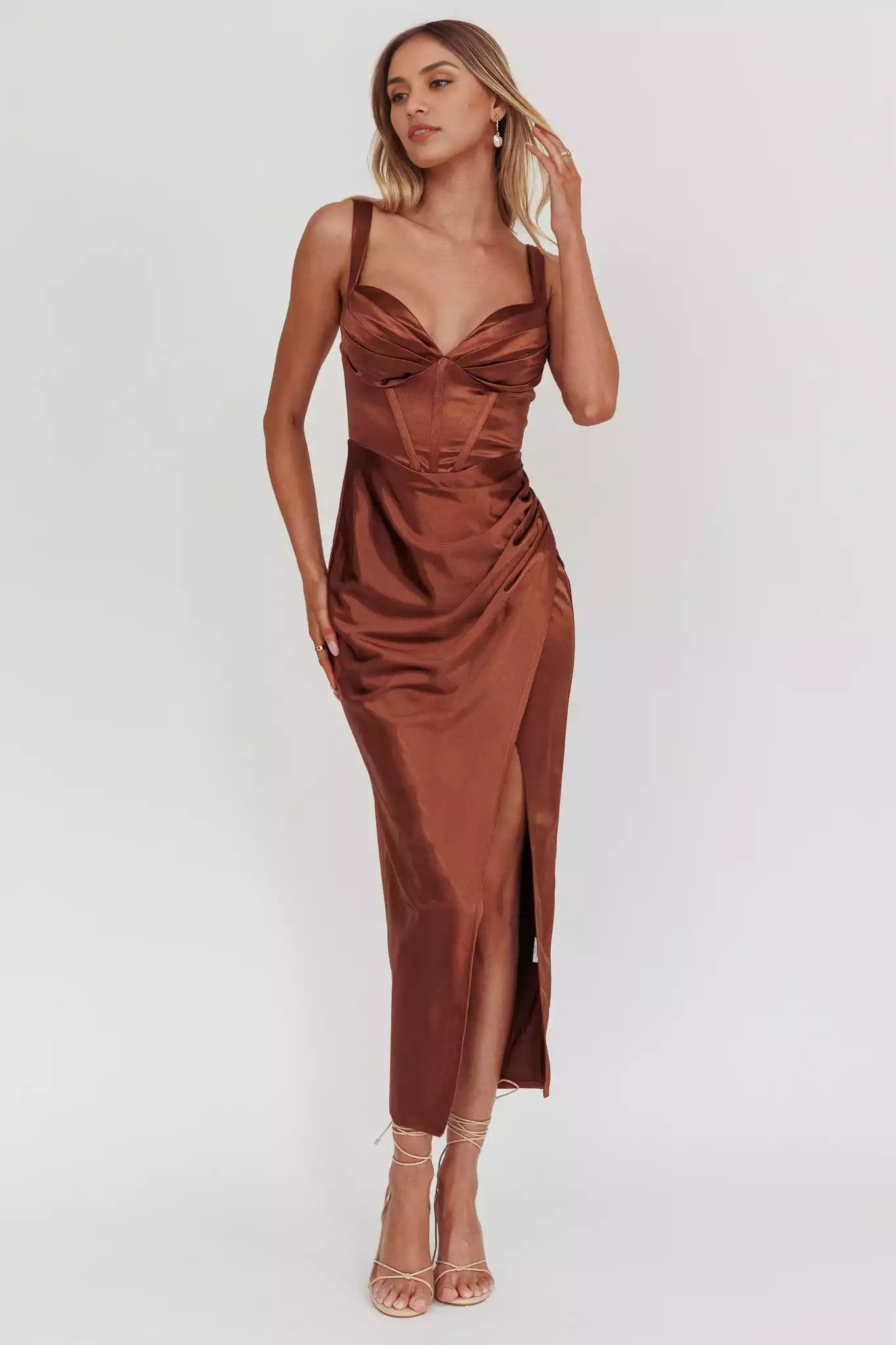 Stunning bust with lining and pleated details, tight corset with zipper at the back, Prom Dresses