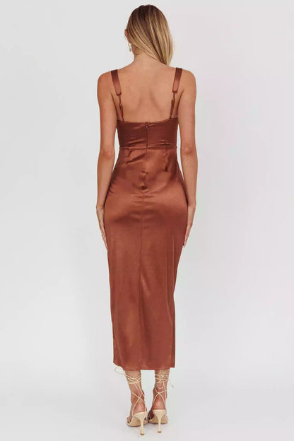 Stunning bust with lining and pleated details, tight corset with zipper at the back, Prom Dresses